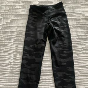 Old Navy Camo 3/4 leggings